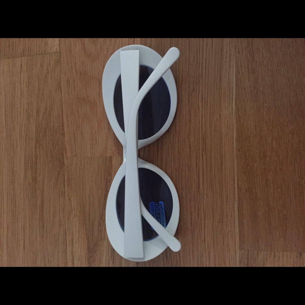 Rounded vintage white frames with blue lenses - Picture 3 of 6